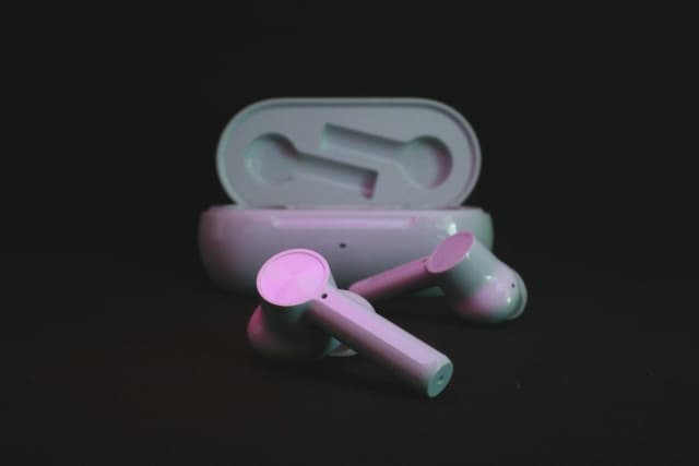 Best wireless earbuds in India 2026 — earbuds and charging case.