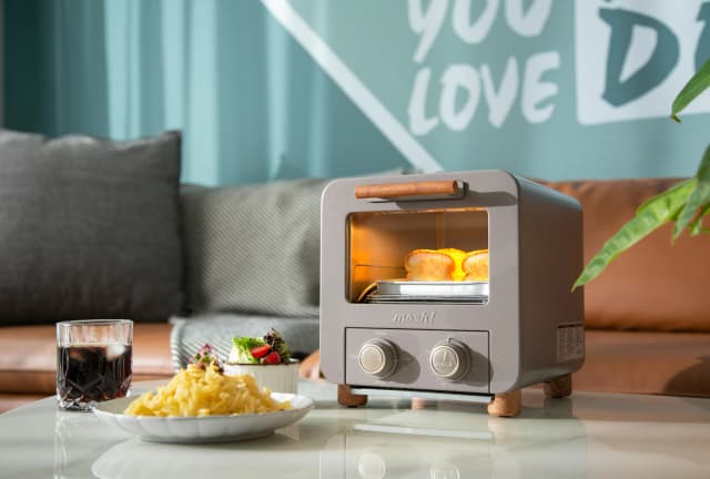 Best air fryer in India 2026 — basket of crispy fried food on a kitchen counter.